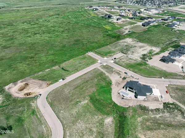 2805 Frisco Way, Bismarck, ND 58503