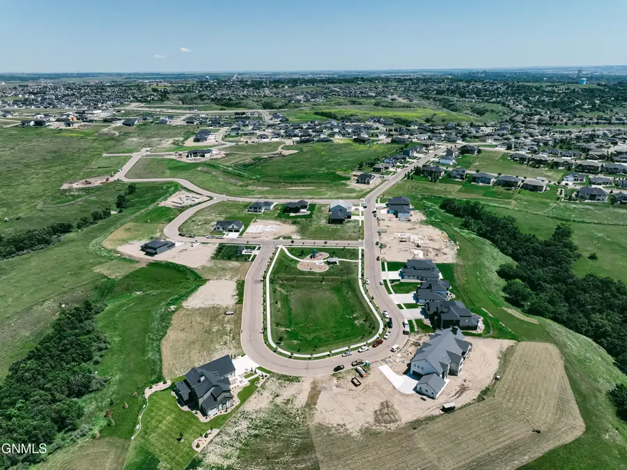 2805 Frisco Way, Bismarck, ND 58503 - #2