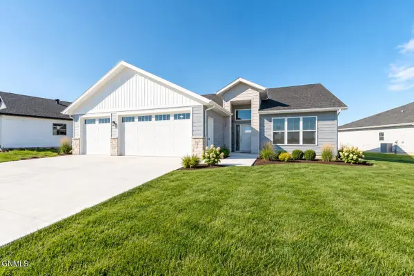 5906 Theodore Lane, Bismarck, ND 58503