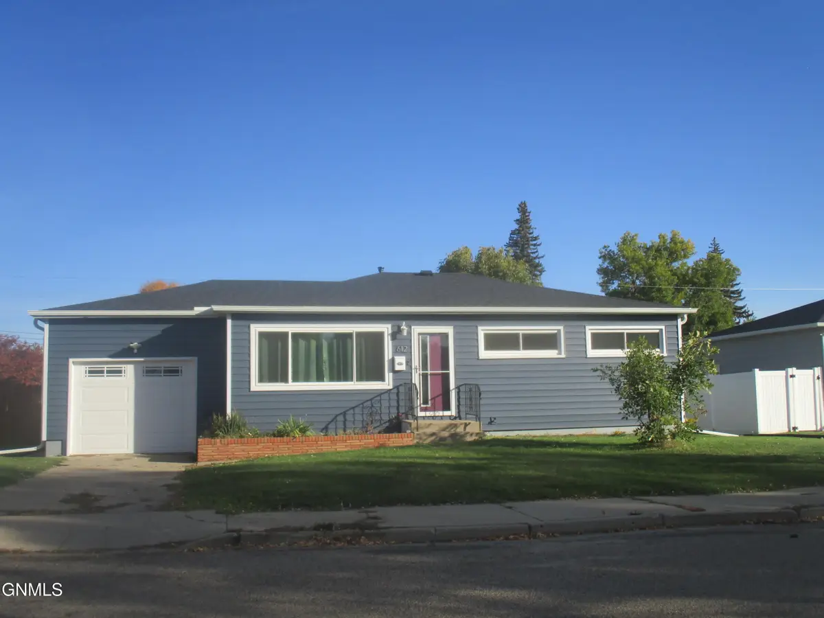 612 17th Street W, Williston, ND 58801 - #1