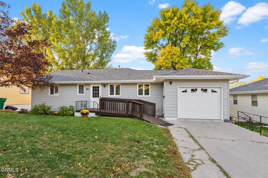 1011 B Avenue W, Bismarck, ND 58501 - #3