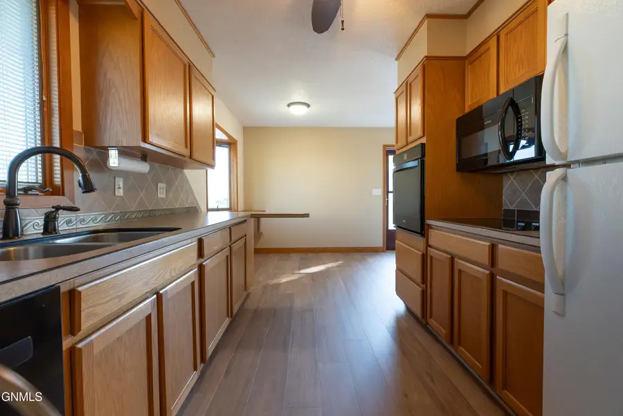 806 28th Street, Bismarck, ND 58501 - #3