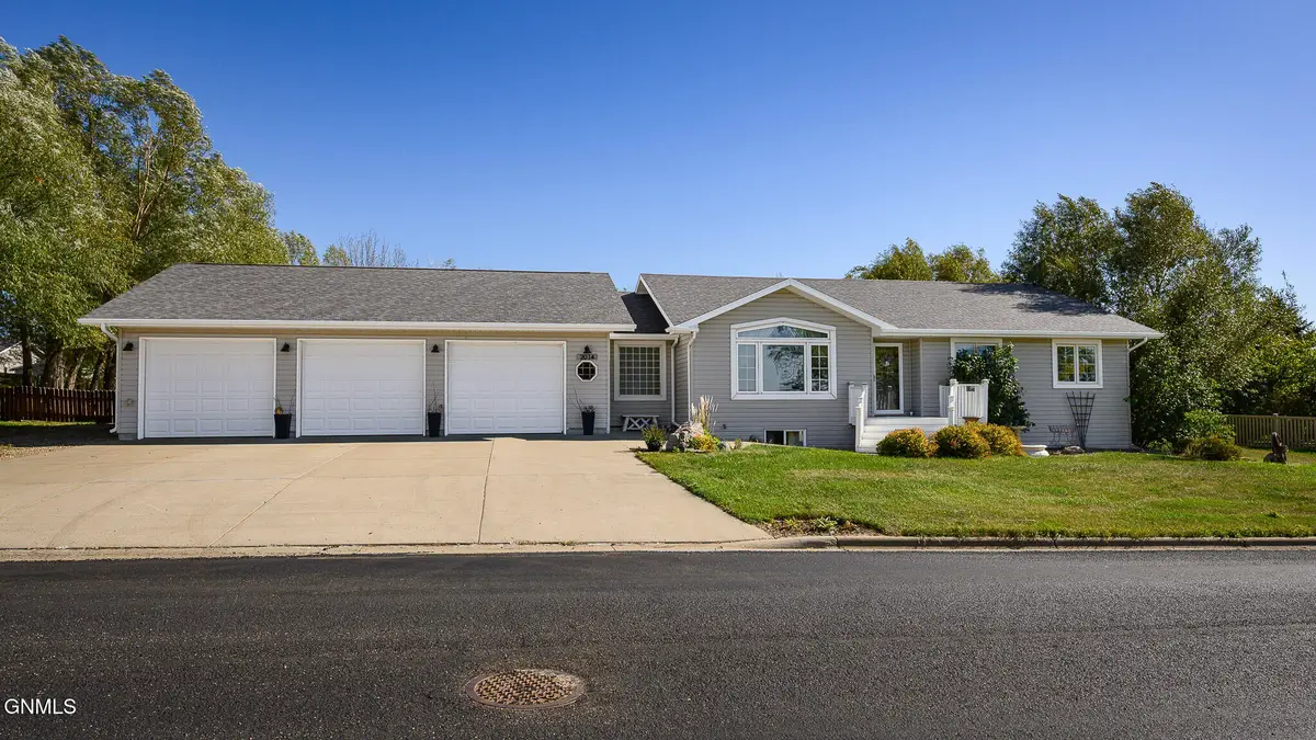 2014 4th Avenue Ne, Beulah, ND 58523 - #1