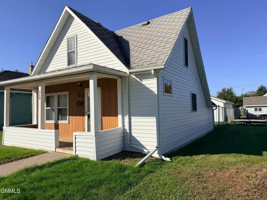 519 2nd Avenue Nw, Jamestown, ND 58401 - #3