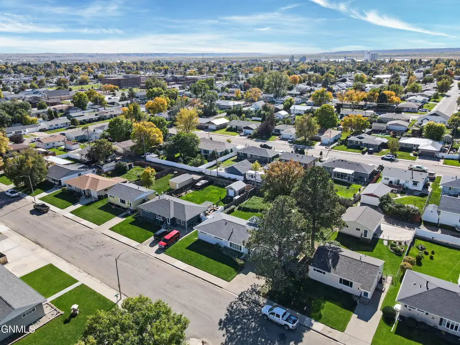 729 16th Street W, Williston, ND 58801 - #3