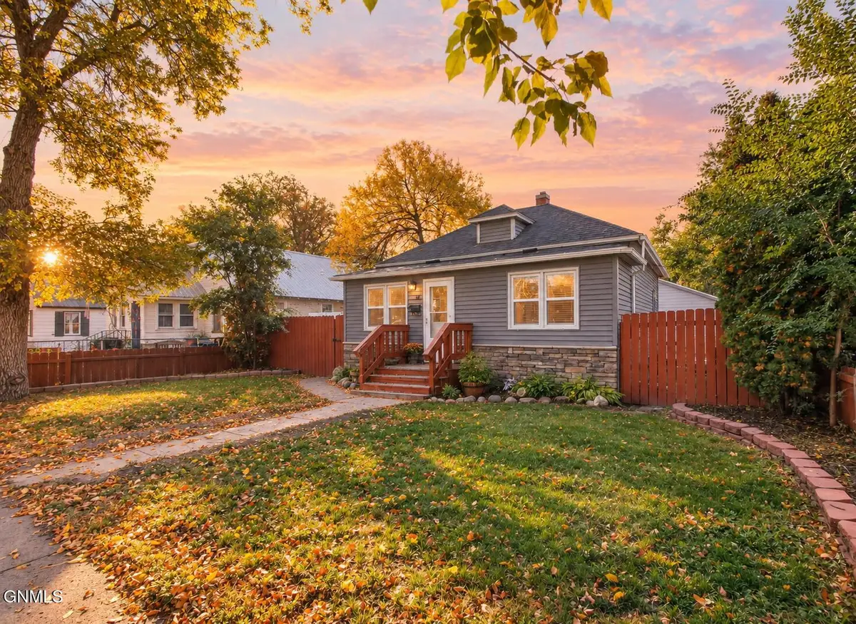 811 4th Street W, Williston, ND 58801 - #1