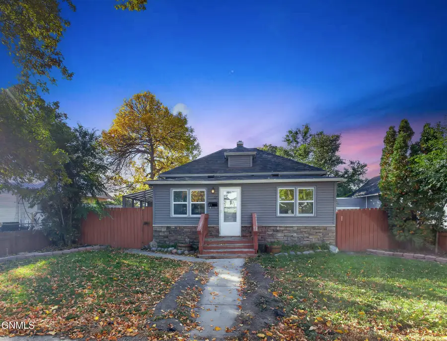 811 4th Street W, Williston, ND 58801 - #2