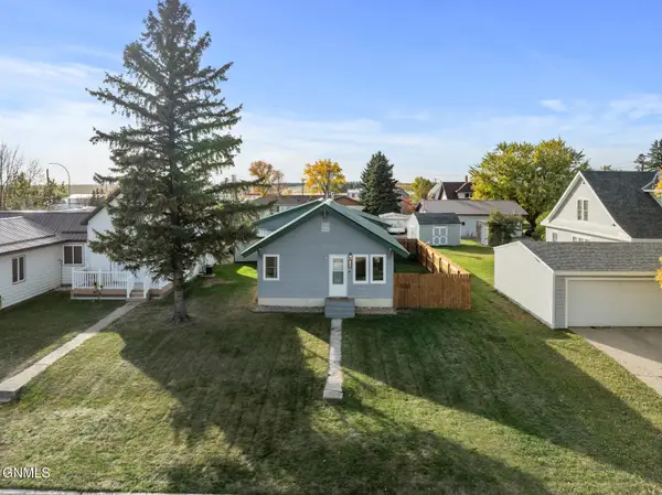 15 Winther Street, Ray, ND 58849