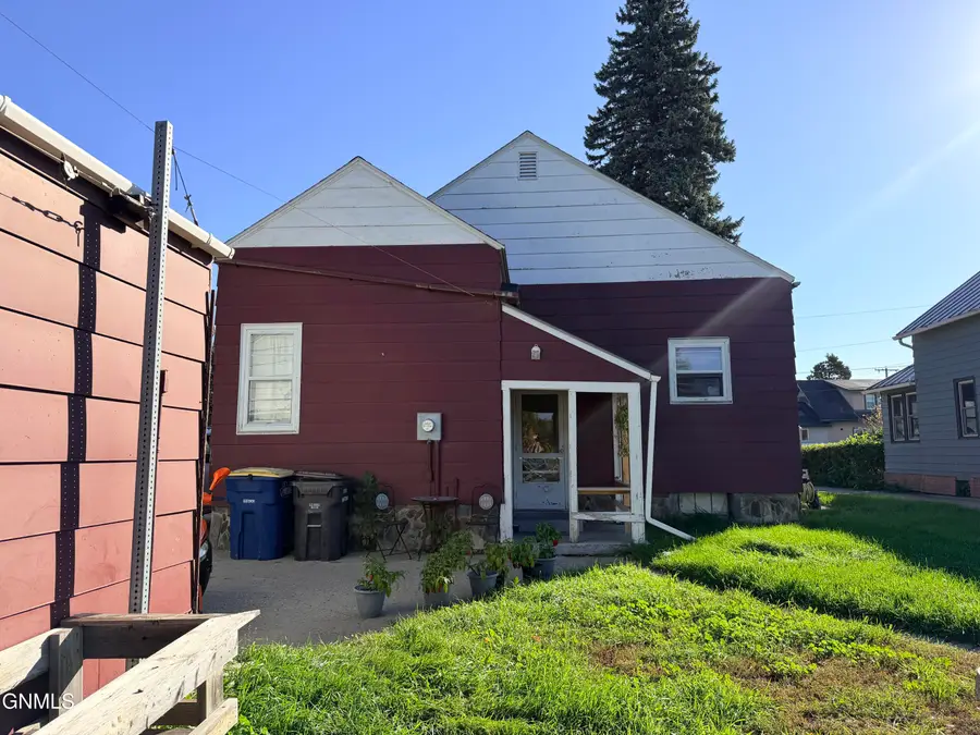 809 4th Avenue Nw, Jamestown, ND 58401 - #2