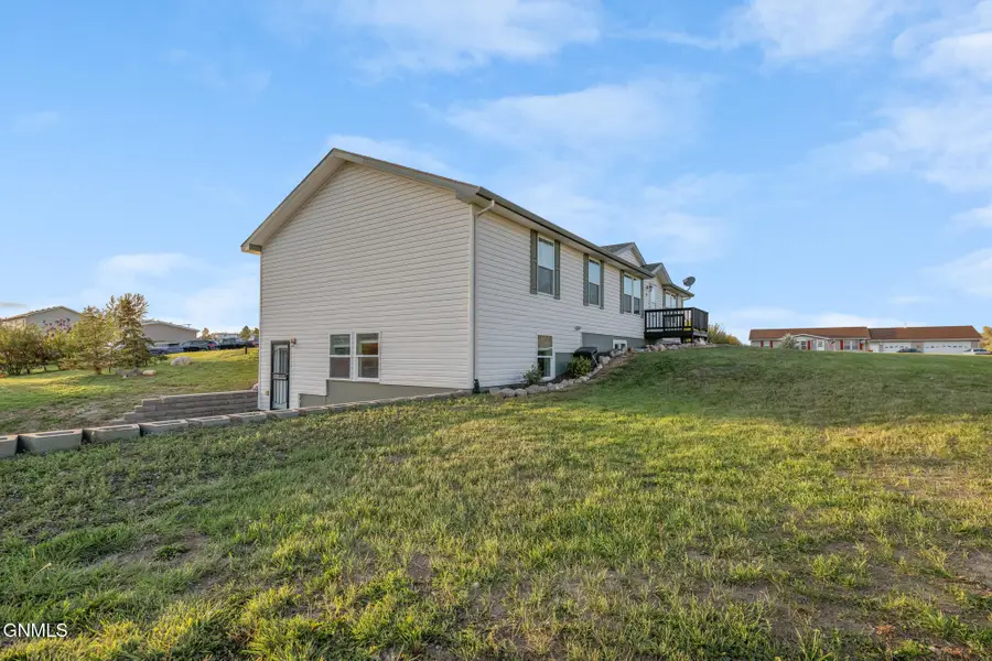5451 138th Avenue Nw #302, Williston, ND 58801 - #2