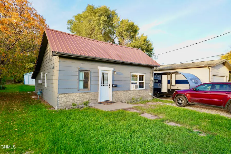 628 5th Street Nw, Valley City, ND 58072 - #2