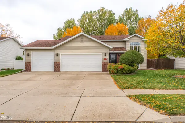 855 San Angelo Drive, Bismarck, ND 58504