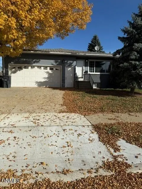 319 1st Street Se, Dickinson, ND 58601 - #1