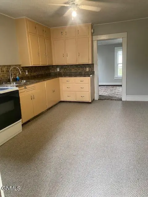 17 9th Street E, Dickinson, ND 58601 - #3