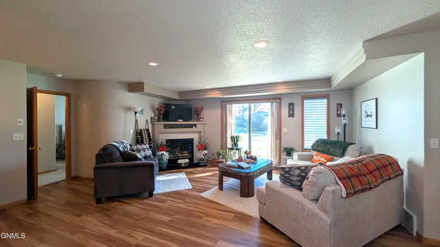 3025 Marina Road Se, Mandan, ND 58554 - #3