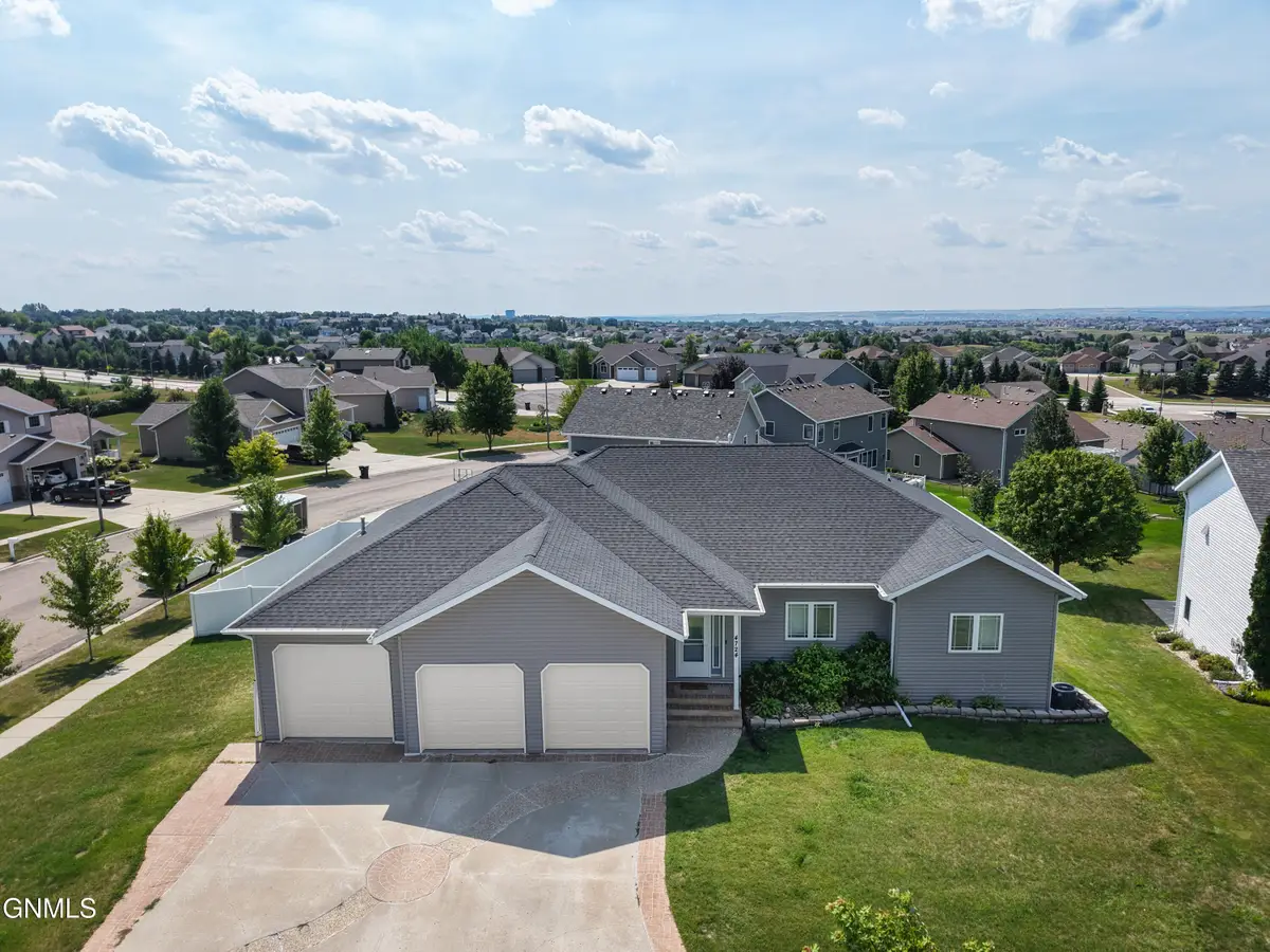 4724 Fountainblue Drive, Bismarck, ND 58503 - #1