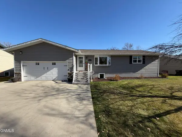 304 7th Avenue Nw, Hazen, ND 58545