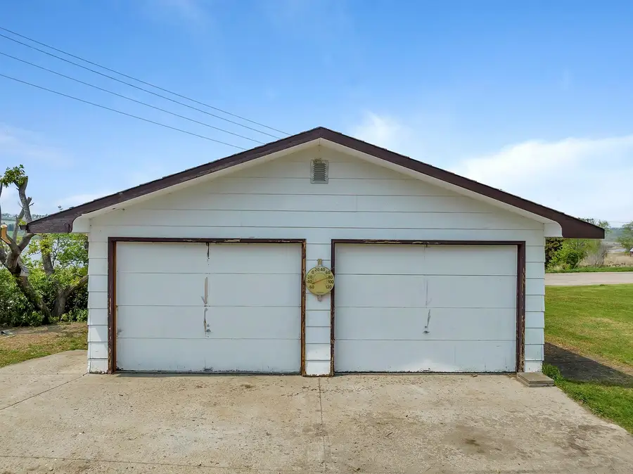 202 3rd Avenue NW, Kenmare, ND 58746 - Image #2