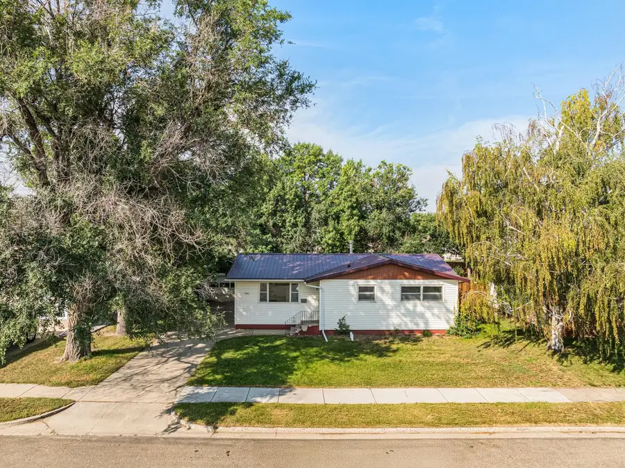 1507 2nd Ave E, Williston, ND 58801 - Image #2