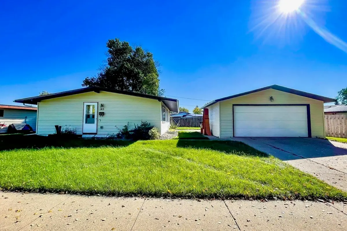145 26th St SW, Minot, ND 58701 - Image #1