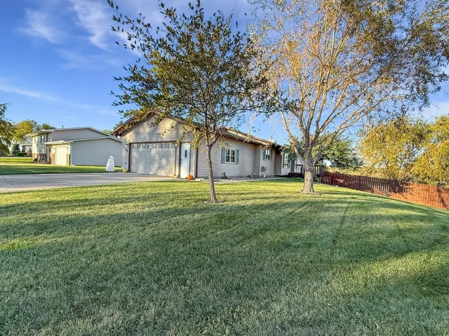 23 Moraine Point, Minot, ND 58703 - Image #3