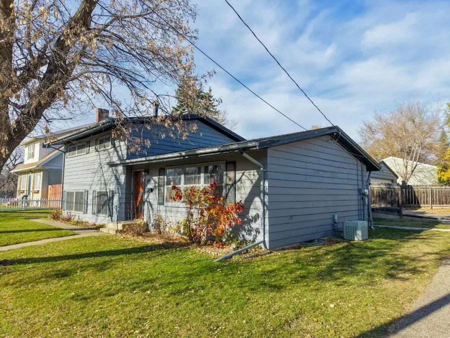 105 University Ave. E, Minot, ND 58703 - Image #3