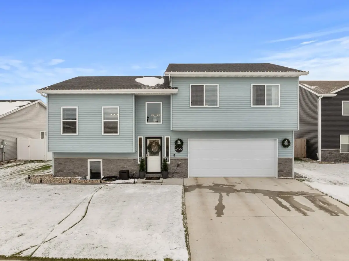 1433 35th AVE NW, Minot, ND 58703 - Image #1