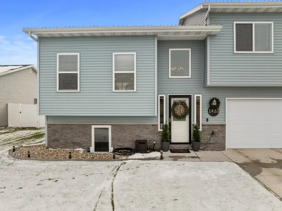 1433 35th AVE NW, Minot, ND 58703 - Image #2