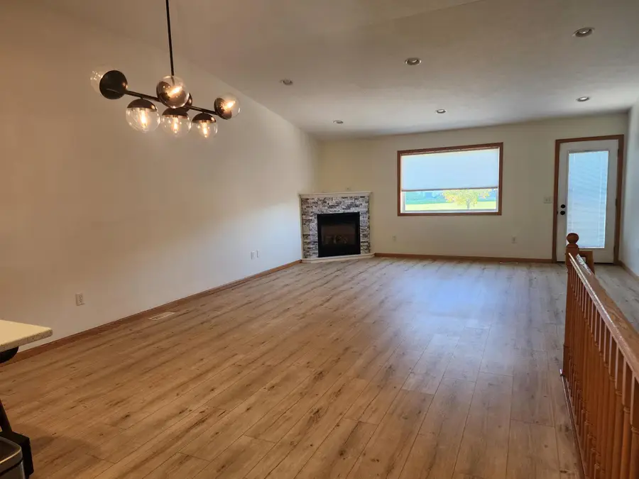 2033 13th St NW, Minot, ND 58701 - Image #2