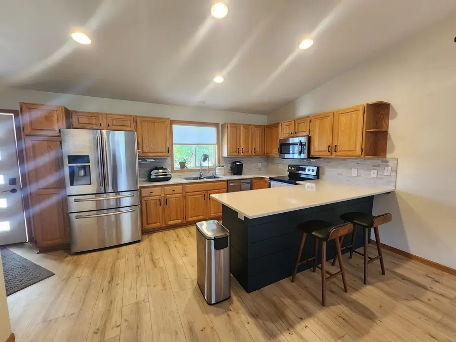 2033 13th St NW, Minot, ND 58701 - Image #3