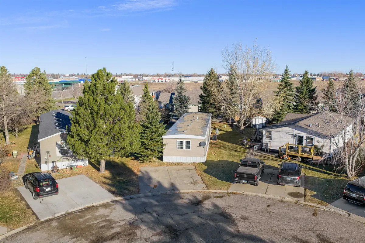 405 31st Ave SE, Minot, ND 58701-0000 - Image #1