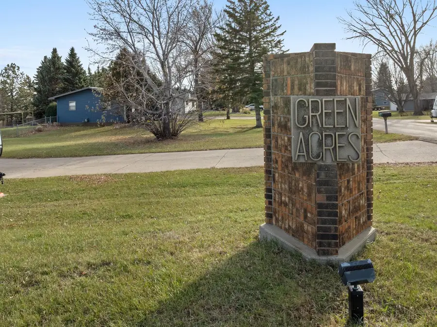 2009 Parkside Dr, Minot, ND 58701 - Image #3