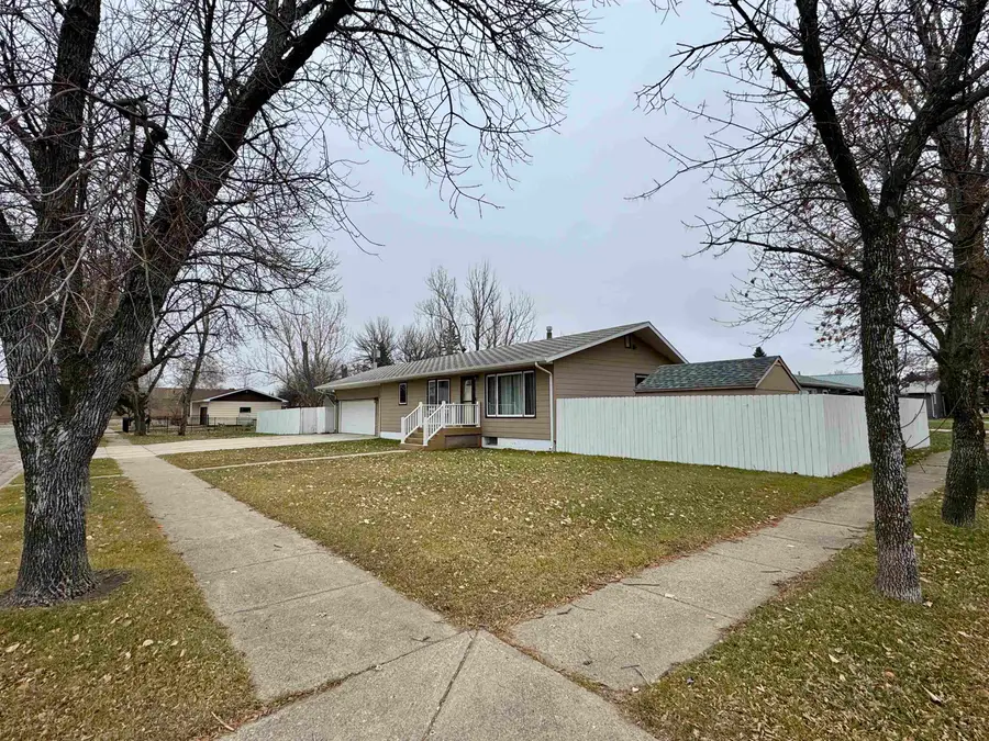 502 SE 7th Ave, Stanley, ND 58784 - Image #2