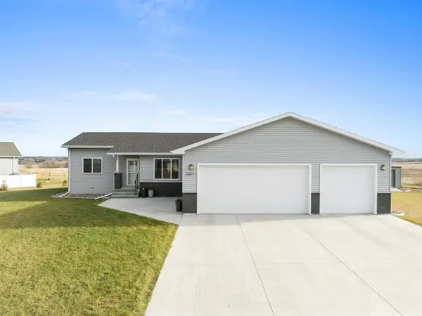3517 GRAYSON DR, Burlington, ND 58722