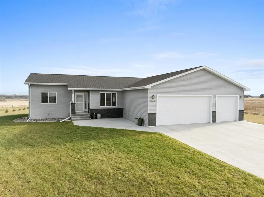3517 GRAYSON DR, Burlington, ND 58722 - Image #2