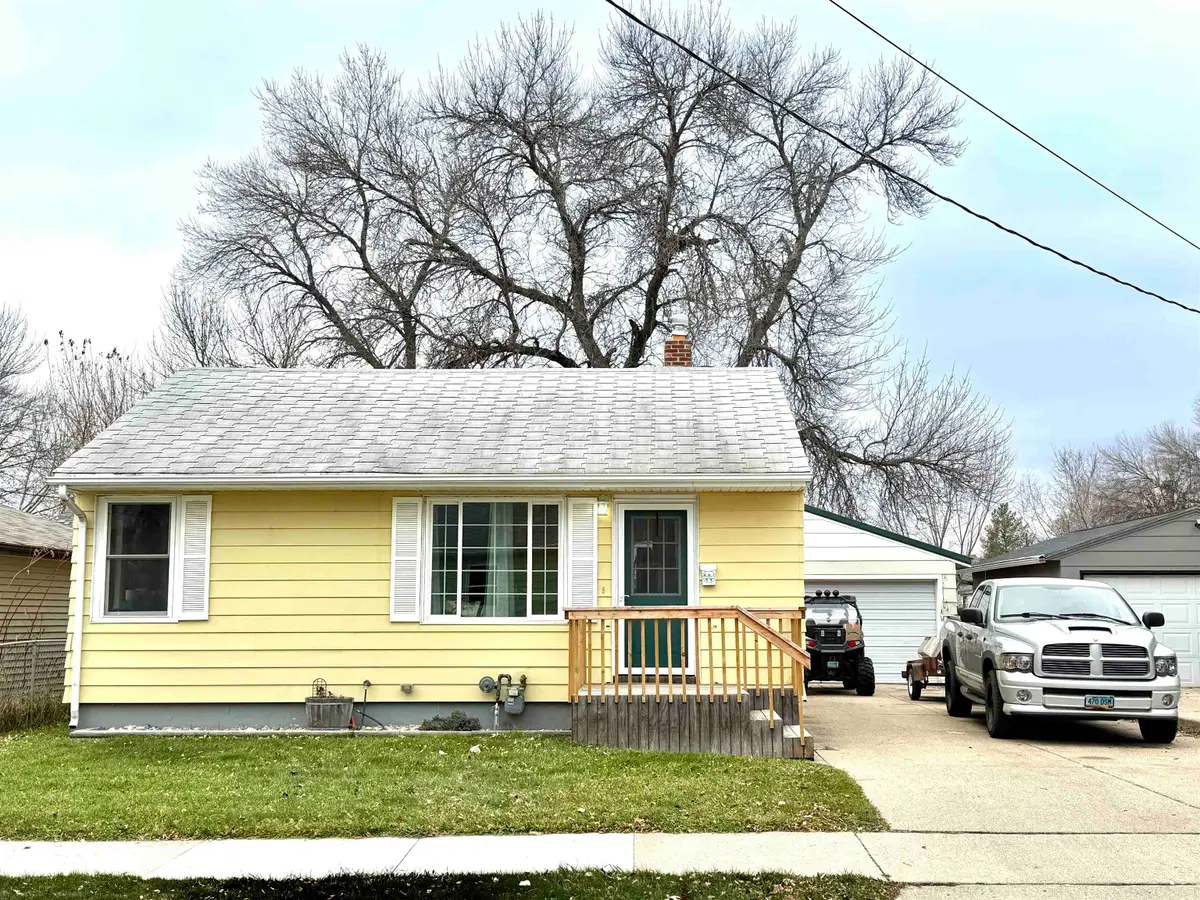 509 NW 13th St, Minot, ND 58703 - Image #1