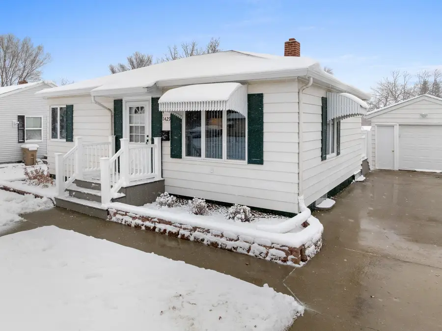 1429 5TH ST SW, Minot, ND 58701 - Image #3