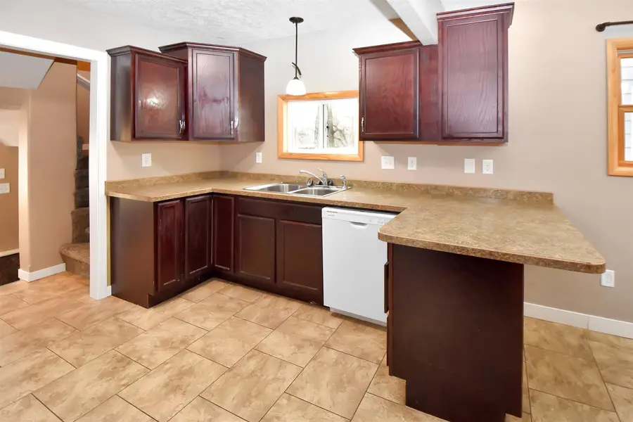 909 2nd Ave NW, Minot, ND 58703 - Image #3