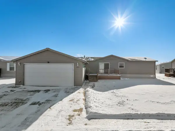 707 Fox Tail Dr., Minot, ND 58701