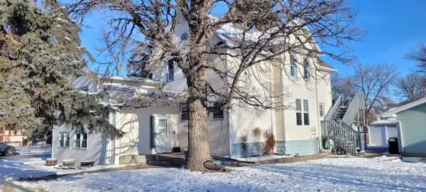 424 1st Street NE, Minot, ND 58703