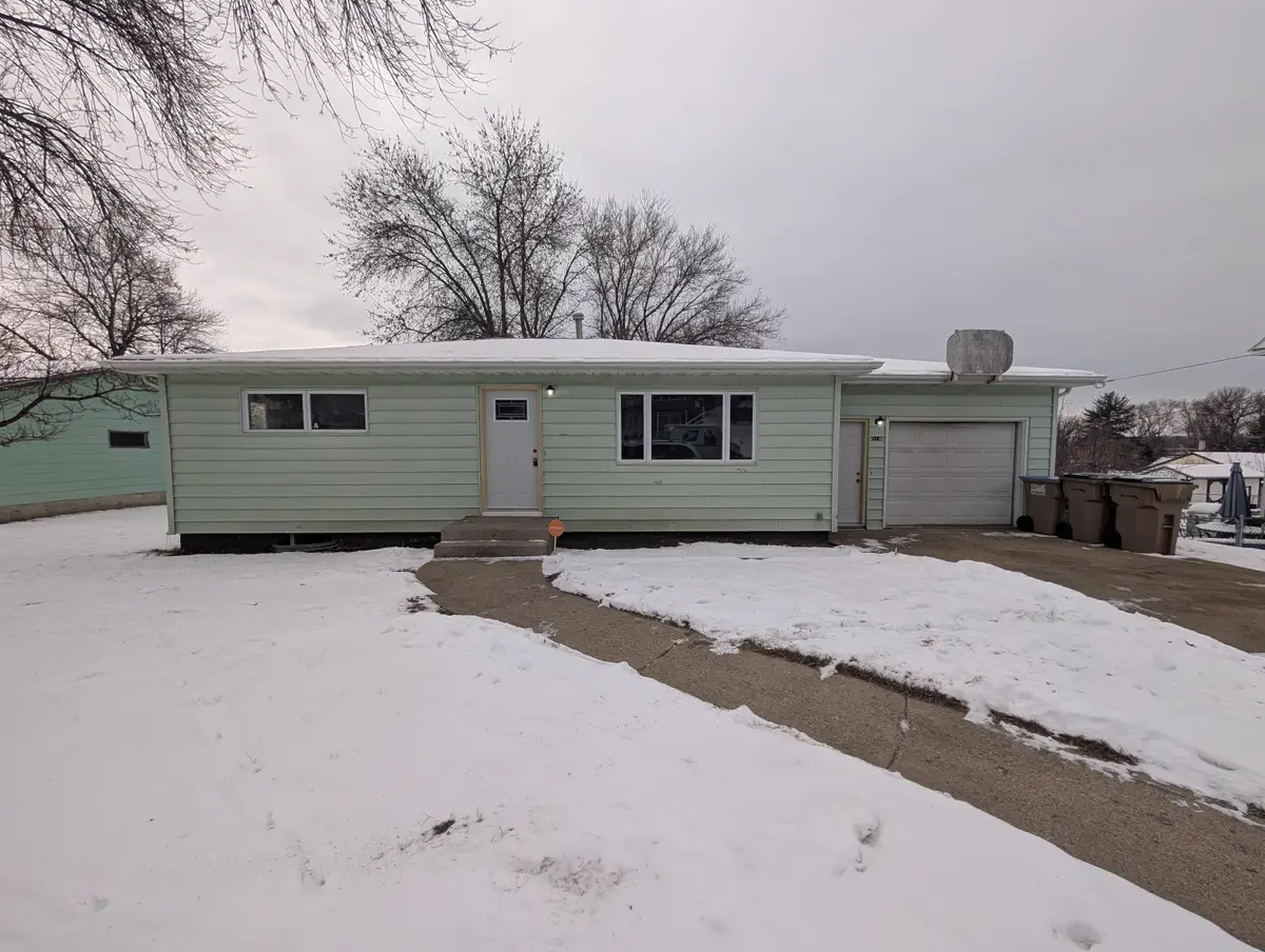 514 NE 11th Ave, Minot, ND 58703-1523 - Image #1