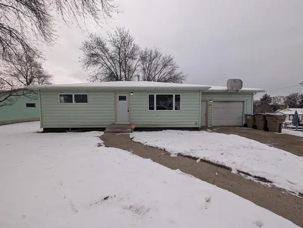 514 NE 11th Ave, Minot, ND 58703-1523