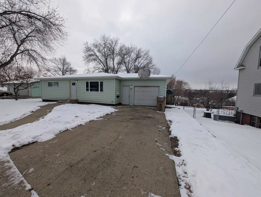 514 NE 11th Ave, Minot, ND 58703-1523 - Image #2