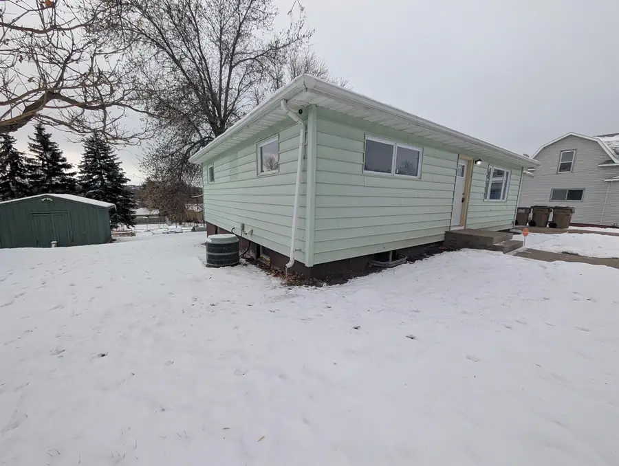 514 NE 11th Ave, Minot, ND 58703-1523 - Image #3