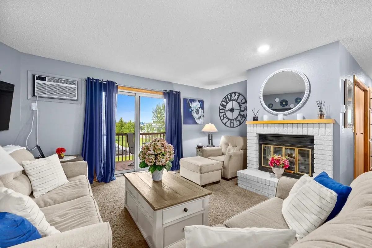 924 28th Ave #303 SW, Minot, ND 58701 - Image #1