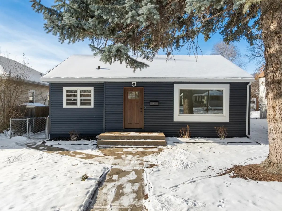 907 2nd st NE, Minot, ND 58703 - Image #1