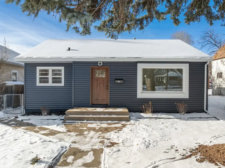 907 2nd st NE, Minot, ND 58703 - Image #3