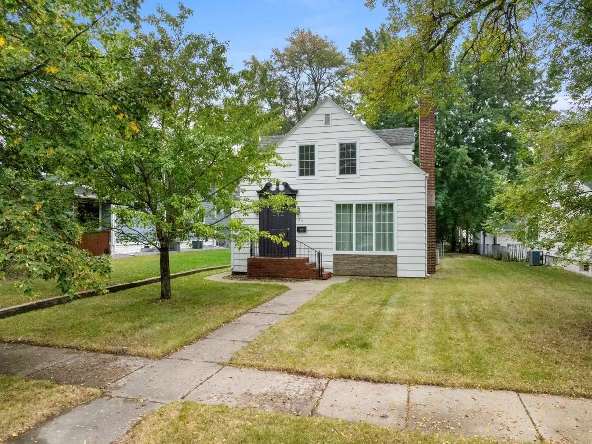 211 9th St SE, Minot, ND 58701 - Image #1