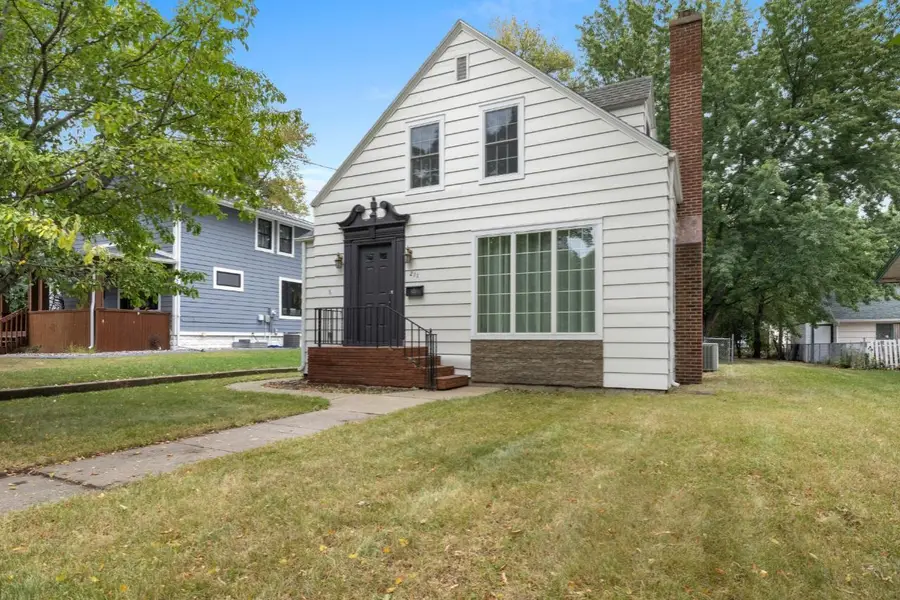 211 9th St SE, Minot, ND 58701 - Image #3