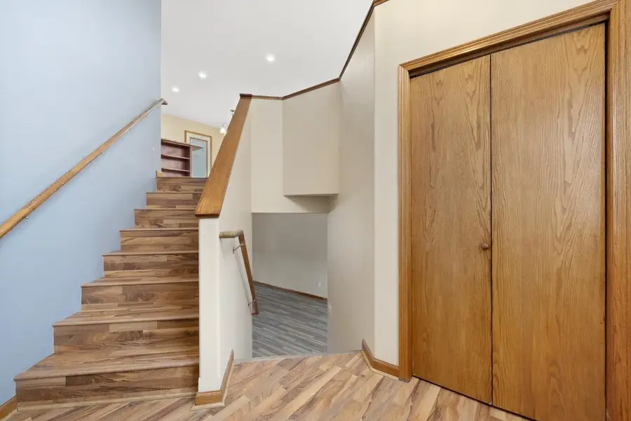 514 16th St SW, Minot, ND 58701 - Image #2